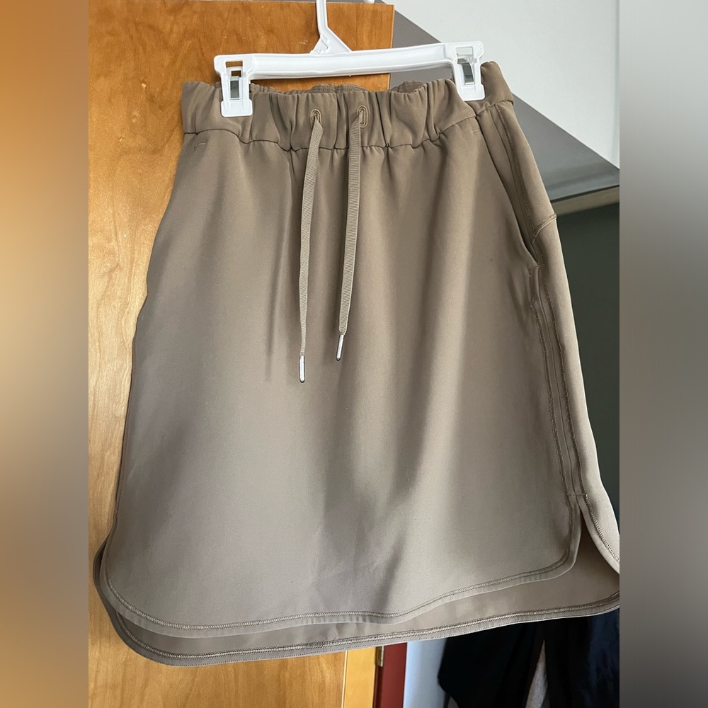 lulu lemon skirt size 4